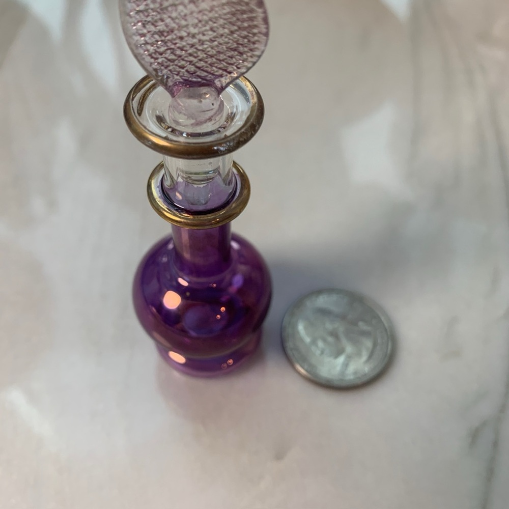 2204 Elegant Purple Glass Mini Perfume Bottle - Picture 3 of 7